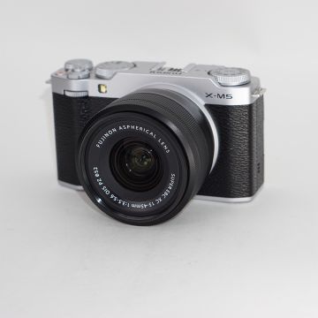 Used Fuji X-M5 with 15-45 F3.5-5.6, Excellent Condition