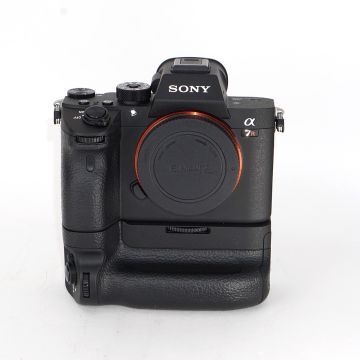 Used Sony A7R III with Sony Grip, Very Good Condition